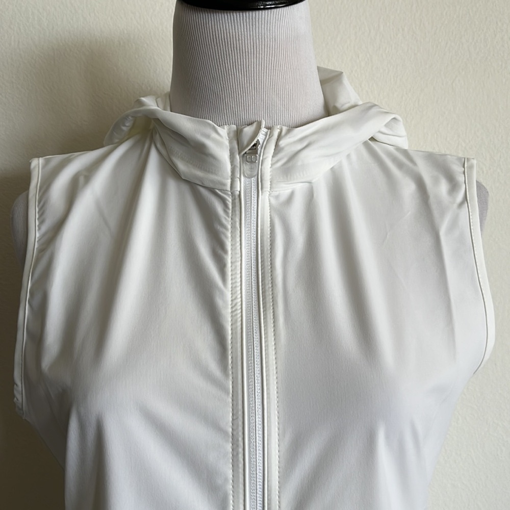 Peter Millar woman’s vest size medium white - Picture 2 of 10